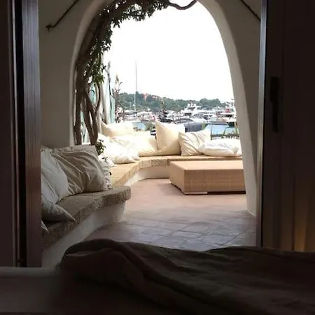 Elegant House With Magnificent View Of The Harbor Порто-Черво