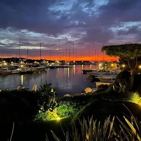 Elegant House With Magnificent View Of The Harbor *